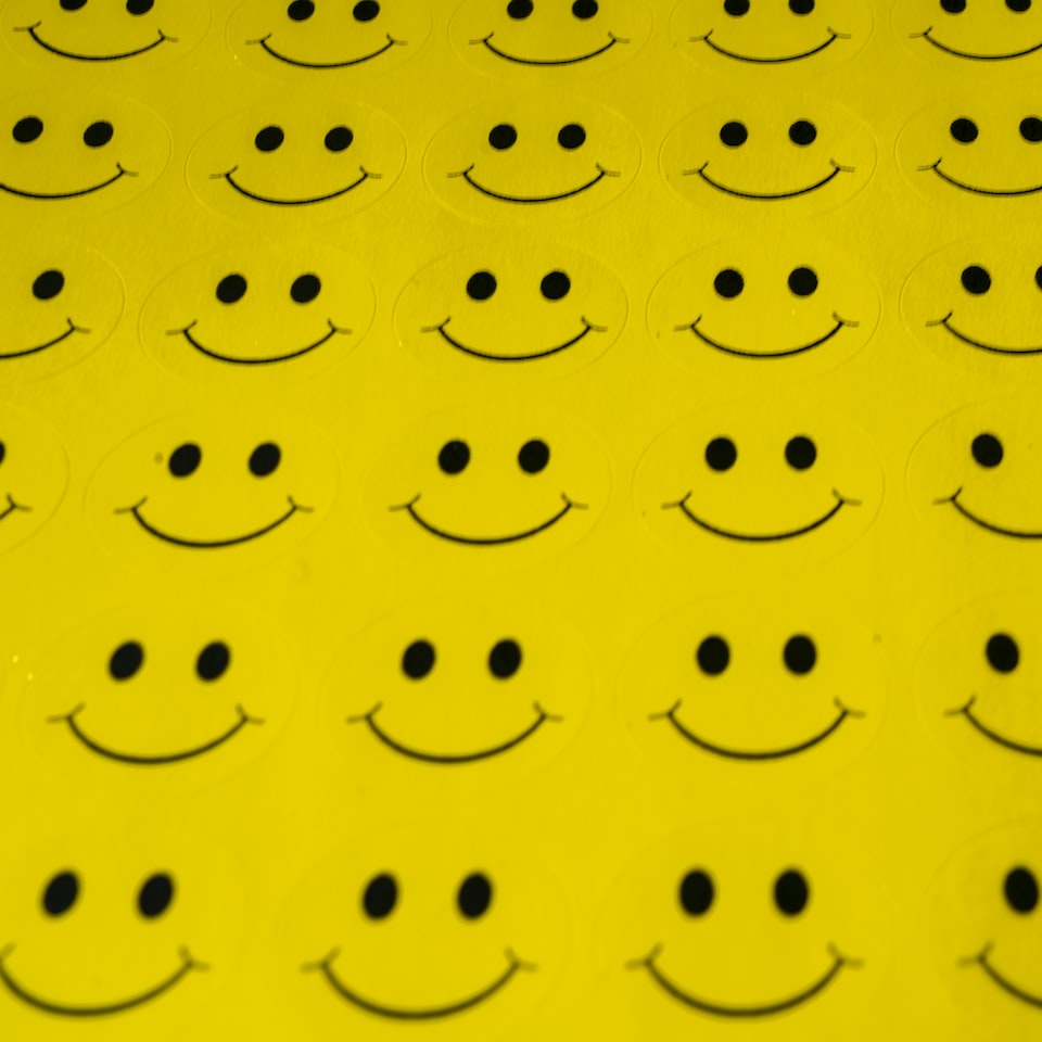 Mac Yellow Table